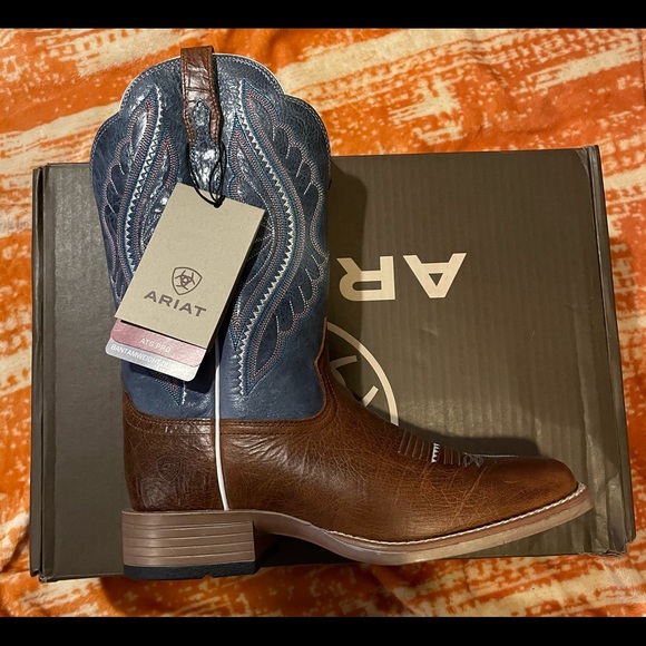 New with tags, never worn - Picture 4 of 4